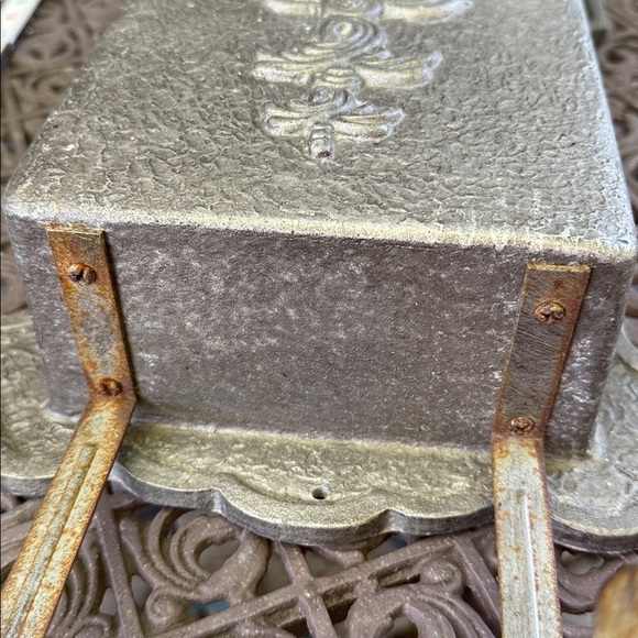 Vintage Cast Iron Mailbox Ornate Wall-Mounted. Pre-owned - Picture 9 of 10